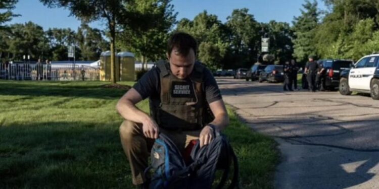 Man Impersonating Secret Service Agent Spotted Checking Backpacks at JD Vance Event in Detroit