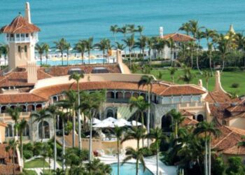 Palm Beach Mayor Threatens to Shut Down Mar-a-Lago Estate
